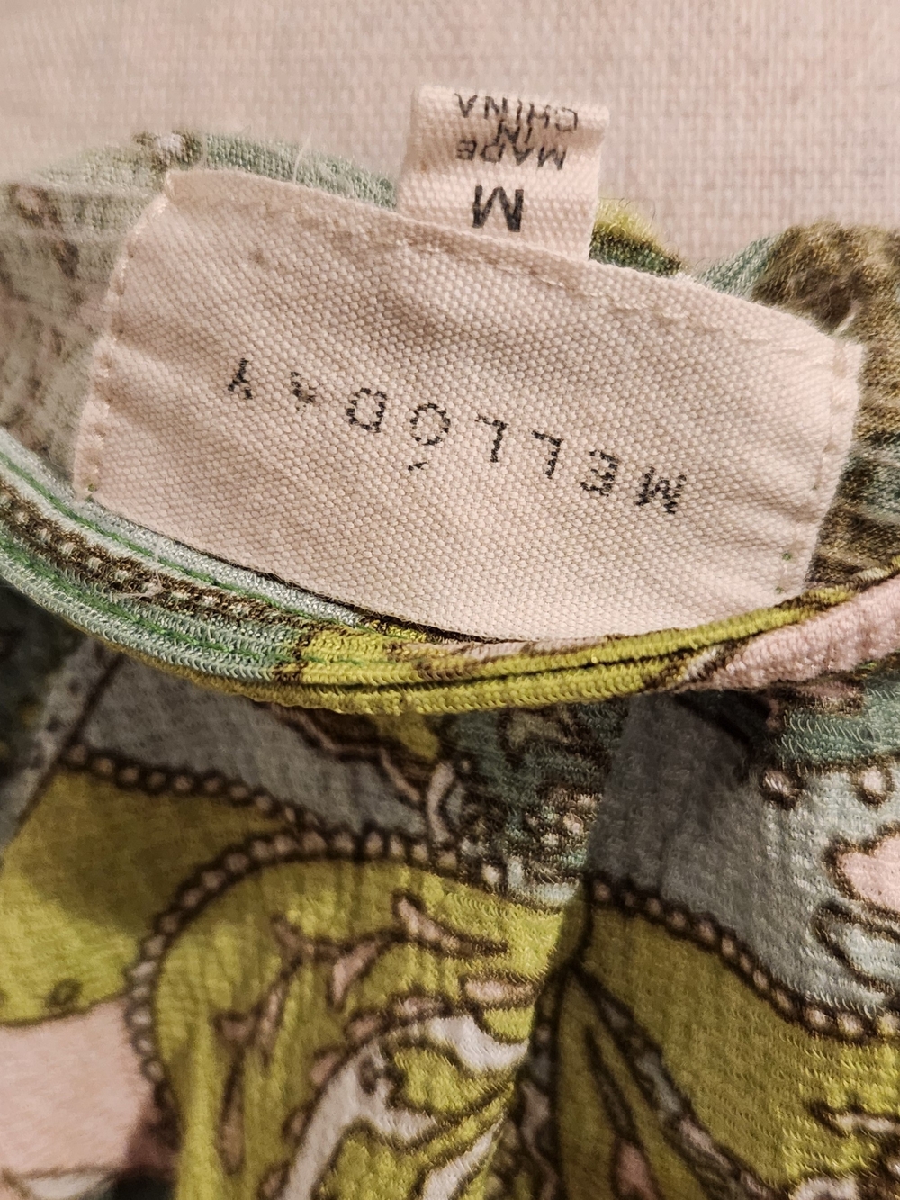 MELLODAY Green Paisley V-Neck Smocked Hem Top - Picture 4 of 4